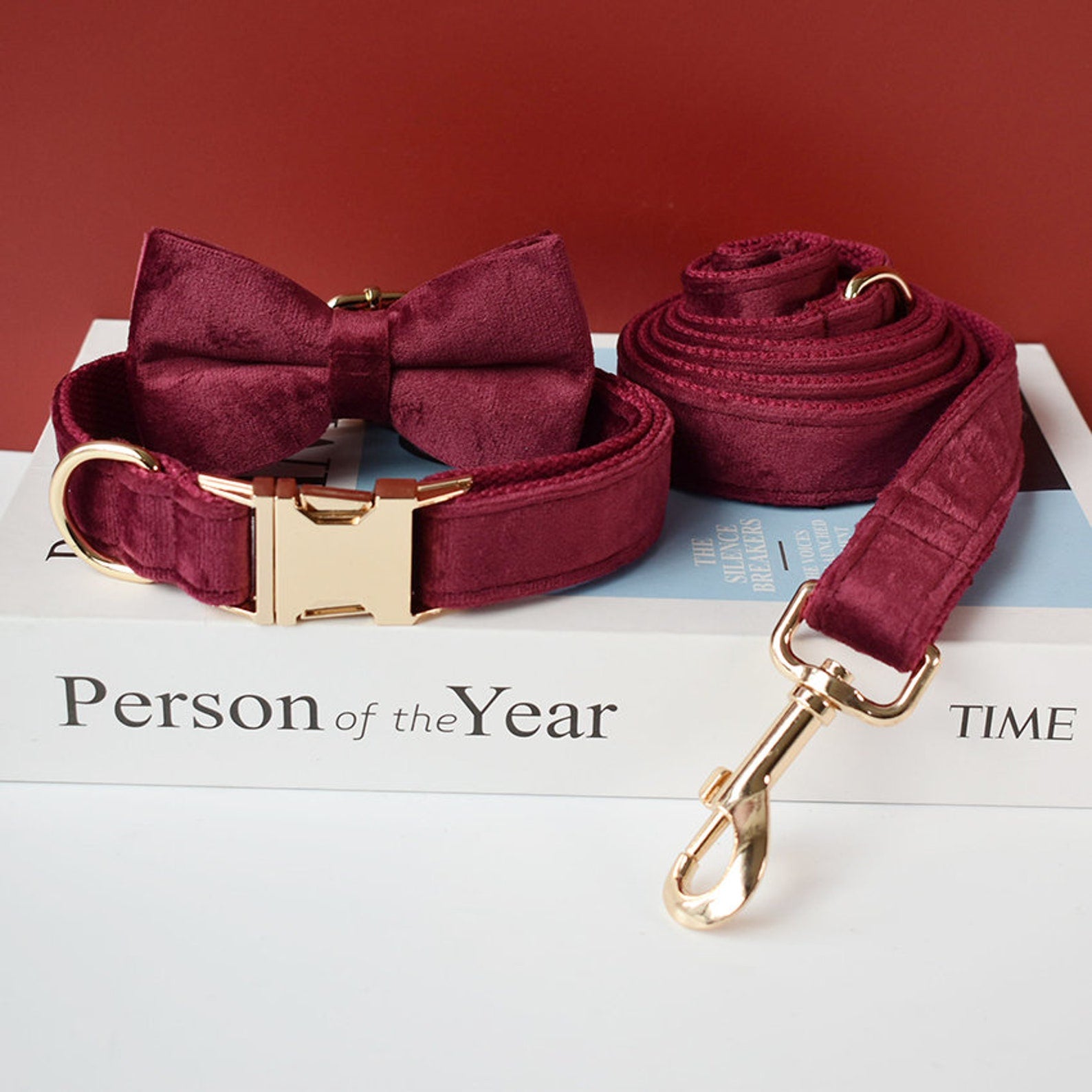 custom engraved dog collar,leash and bowtie